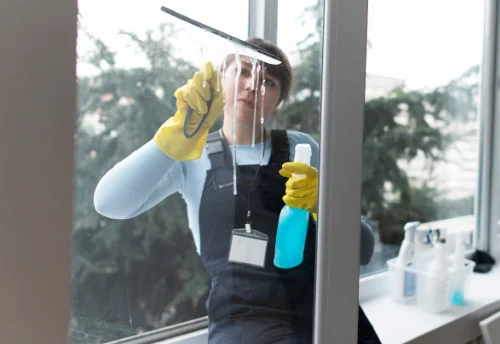 Nettoyage de vitres intérieures et extérieures à Breteil